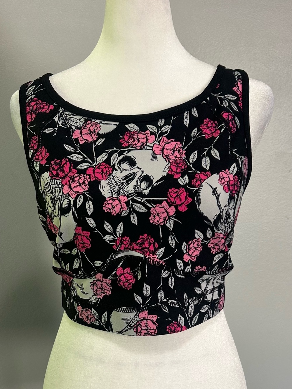 Torrid Active Yoga Top Sports Bra Black Floral Skulls & Roses